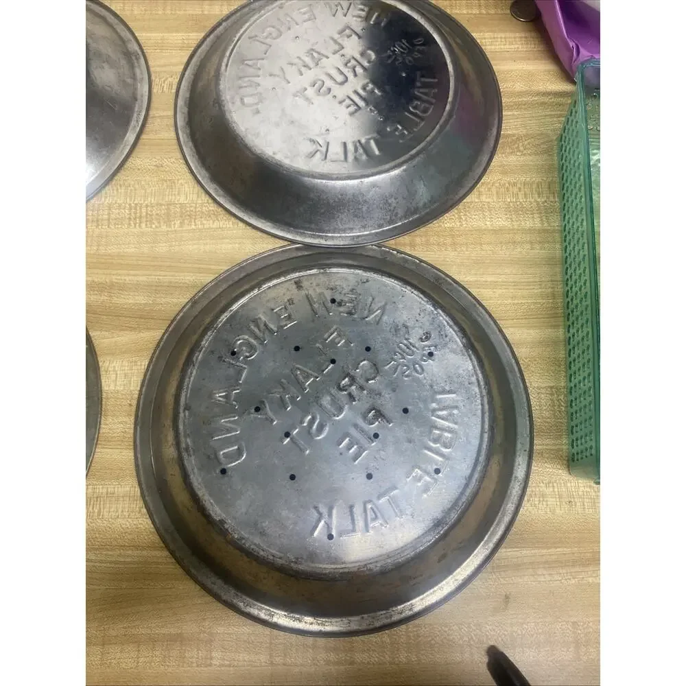 Set Of 4 Vintage New England and Table Talk Flaky Pie Crust Pie Tins